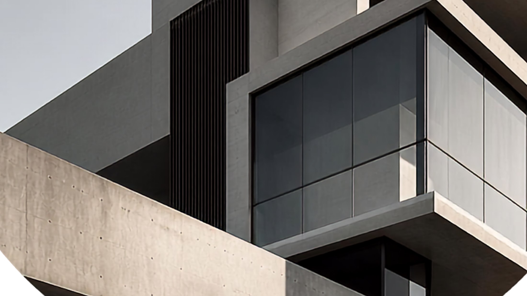 Beton ve cam cepheli yapı
